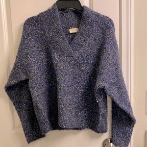 RD Style Label blue v neck acrylic blend sweater.